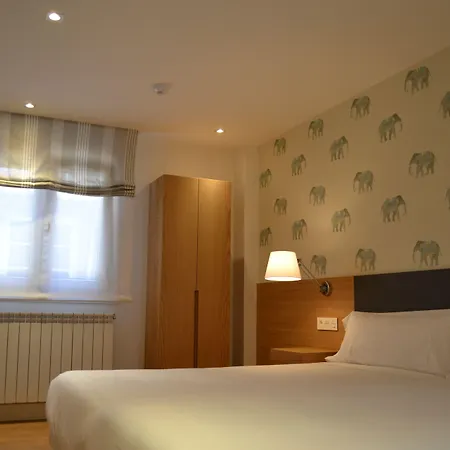 Denike Grupo Atalaia Guest house