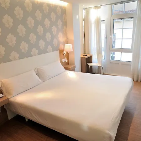 Deniké Grupo Atalaia 2* Santiago de Compostela